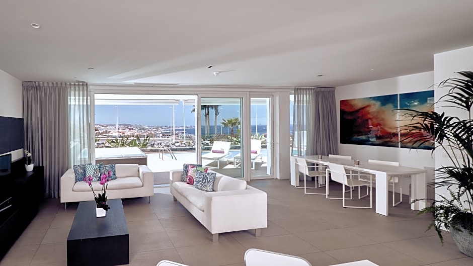 Foto 1 de 5 de Serenity 2 Bedroom, Jacuzzi®, View, Terrace