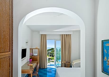 Deluxe Room Top Floor with Sea View balcony