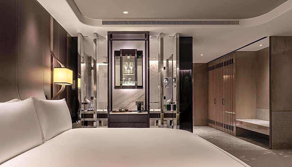 Photo 1 of 4 of Deluxe 1 King Bed