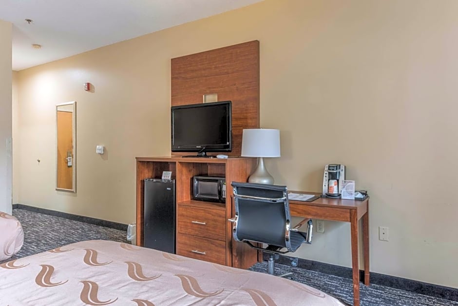 Quality Inn & Suites Hendersonville - Flat Rock