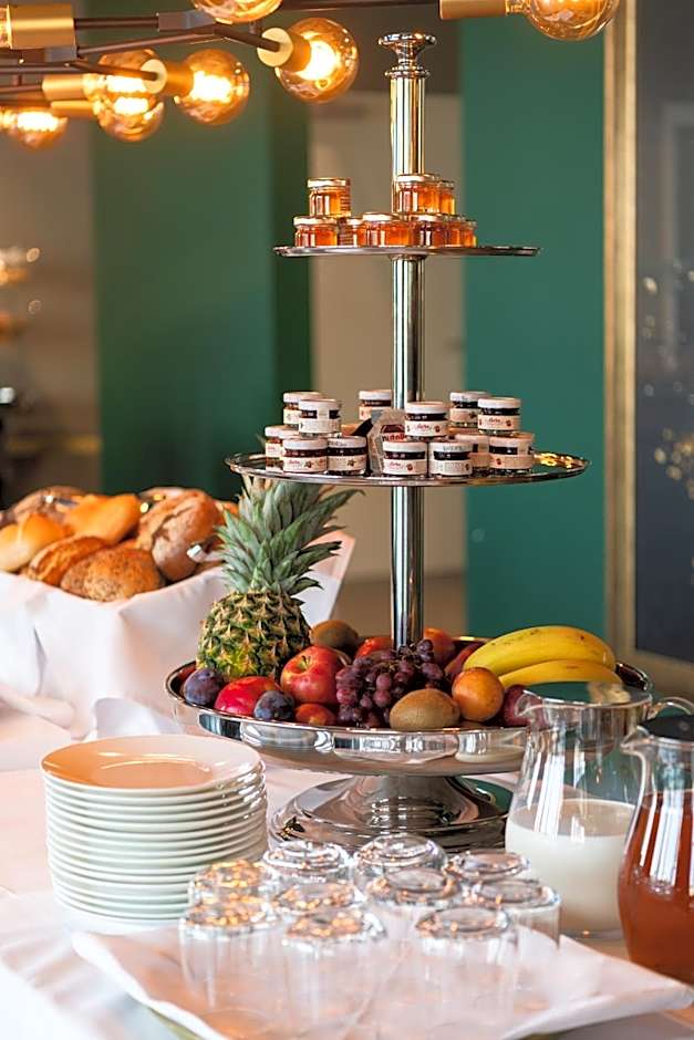 TARGET WORLD Hunter's Lodge