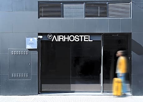 Airhostel Barcelona Airport 24h