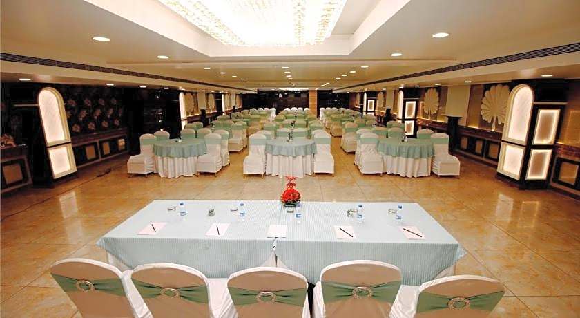 Pinnacle by Click Hotels, Lucknow