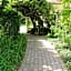 Hacklewood Hill Country House
