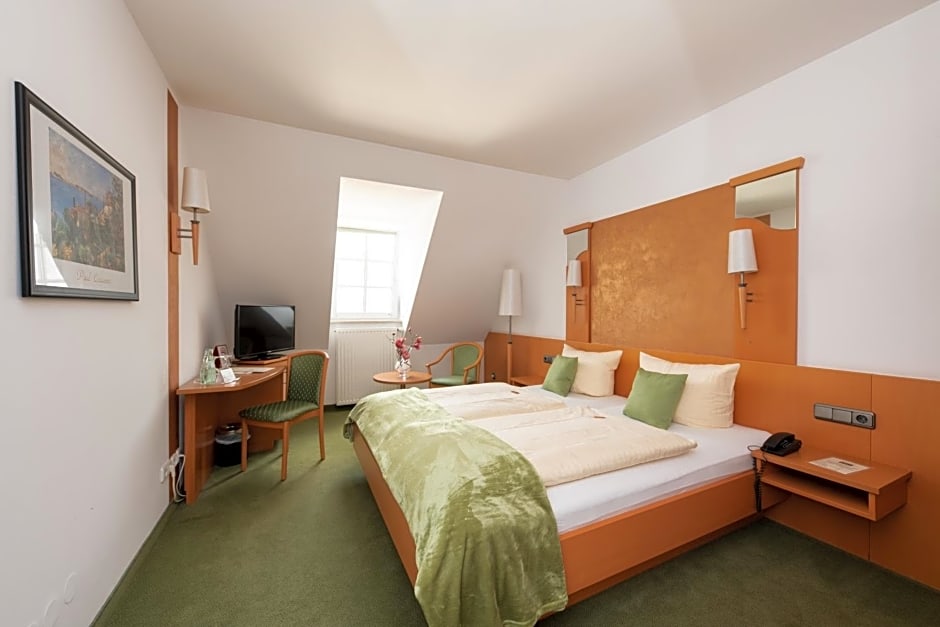 Photo 1 of 2 of Double Room