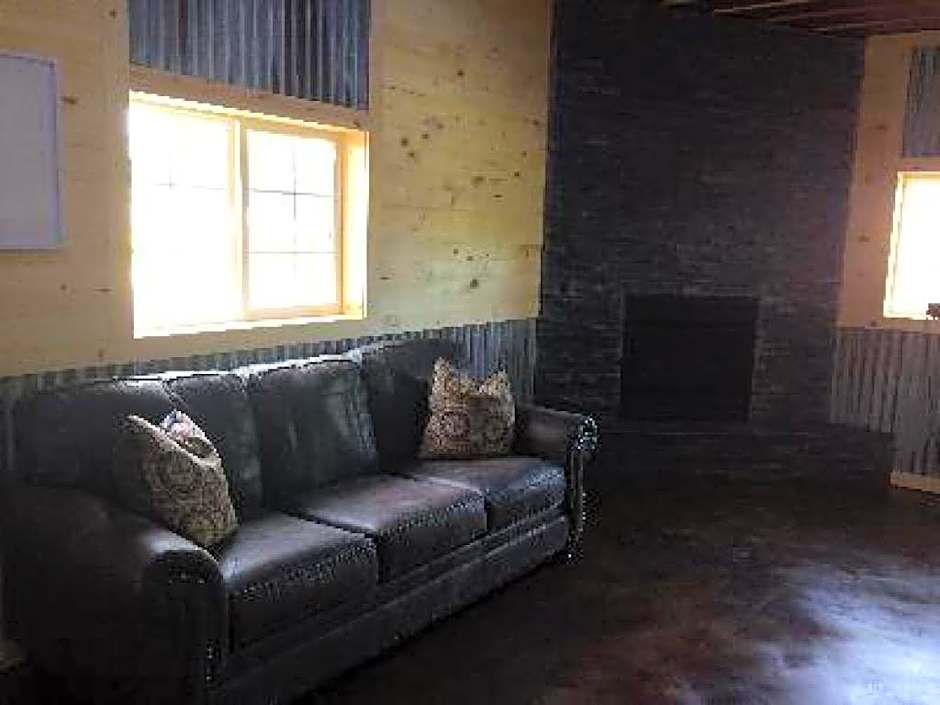 Big Horse Inn and Suites