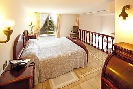 Superior One-Bedroom Apartment-Split Level with Garden View