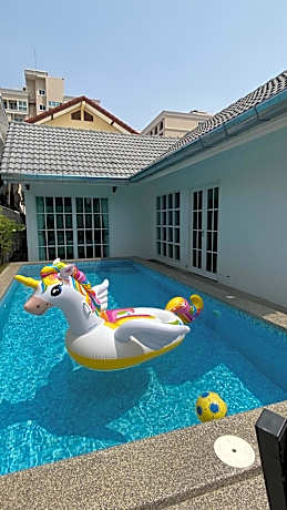 Luxury Pool Villa Pattaya Center C3- 3 Bedroom