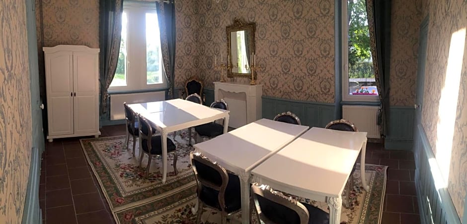 Le manoir de la Source au bord de l'EuroVélo 6