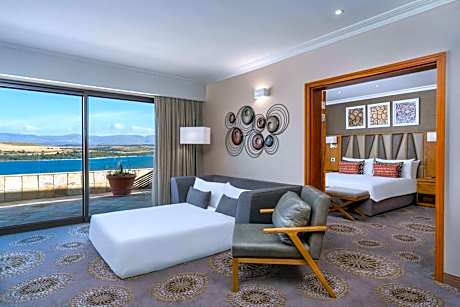 Deluxe King Suite with Lagoon View