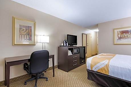 Queen Room - Disability Access/Non-Smoking