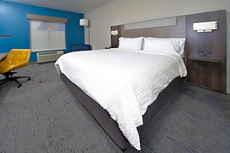 King Room with Roll-In Shower - Disability Access