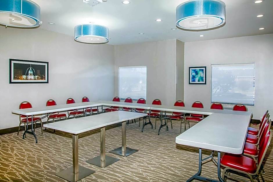 La Quinta Inn & Suites by Wyndham Pontoon Beach