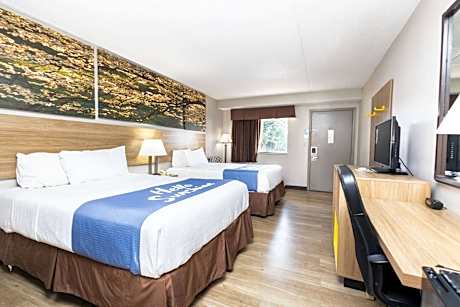 Queen Room with Two Queen Beds - Smoking