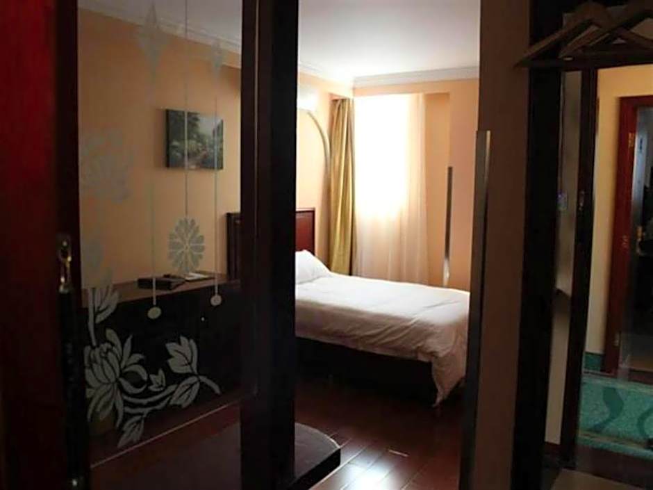 GreenTree Inn Jiangsu ZhenJiang Jurong New Bus Station Express Hotel