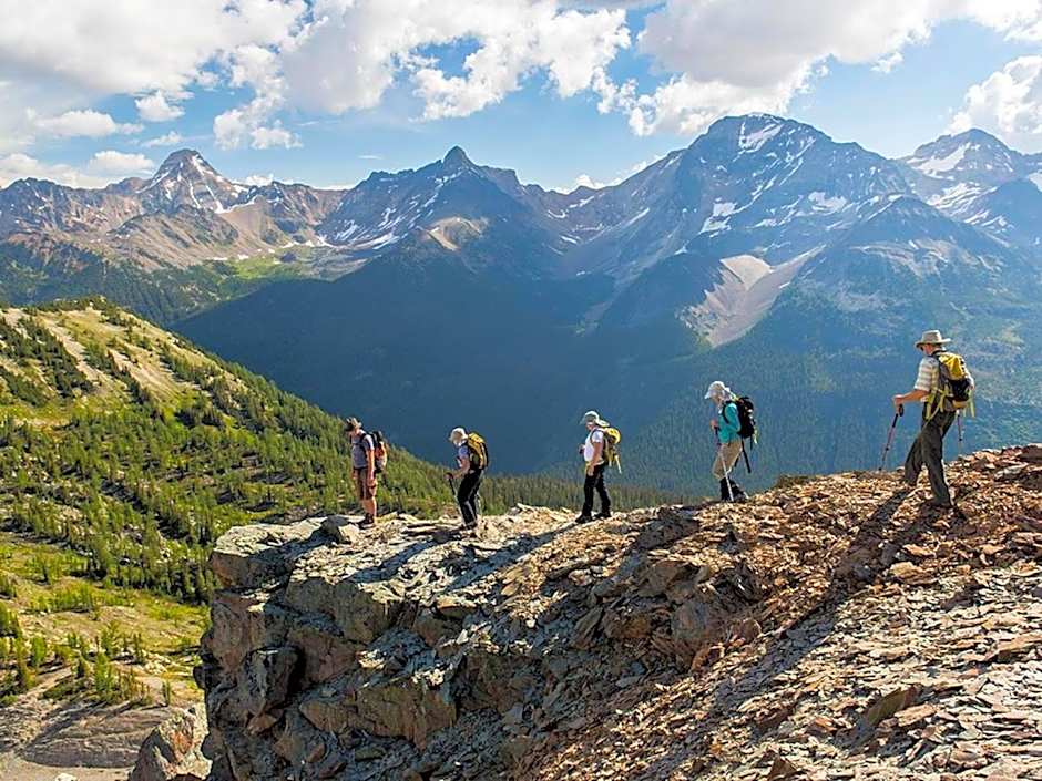 Inviting Rocky Mountain HOT TUB in Top Rated Condo managed by Little Sister Getaways