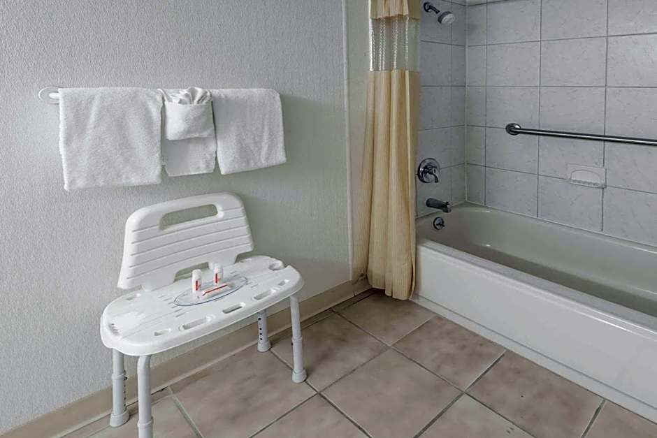 Columbus Grand Hotel & Banquet Center