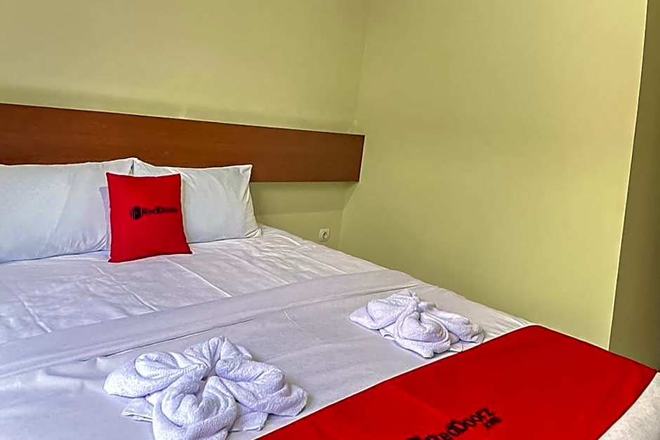 RedDoorz Syariah near Stasiun Madiun 2