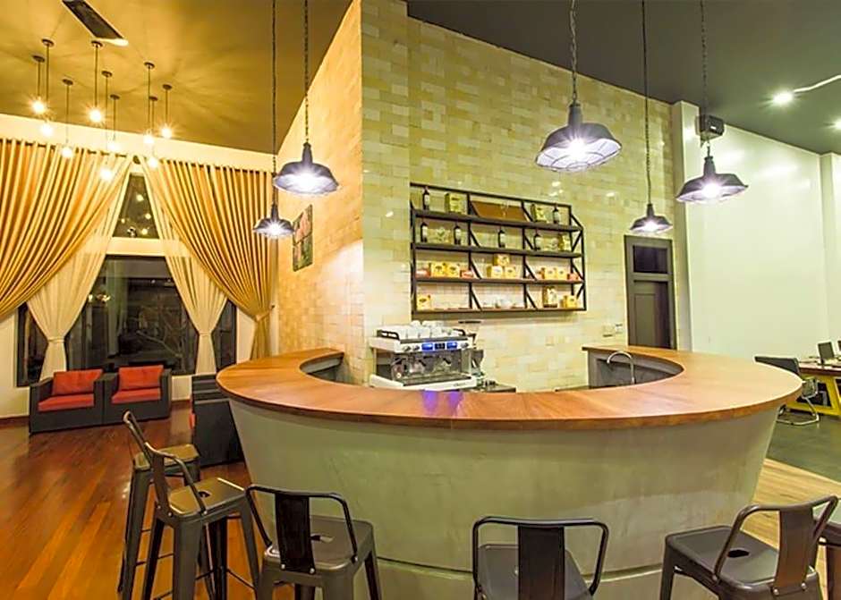 Yeak Loam Hotel