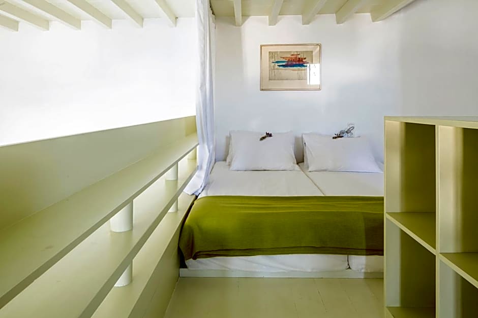 Crossroads Inn Traditional Lodging