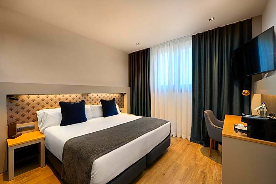 Catalonia Port Hotel