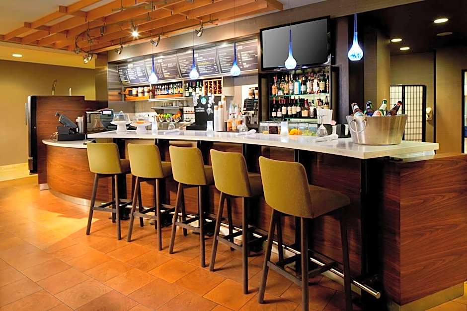 Courtyard by Marriott Edison Woodbridge