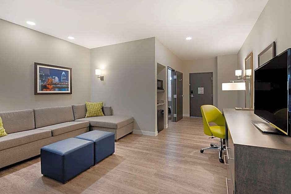 Comfort Suites Cincinnati University - Downtown