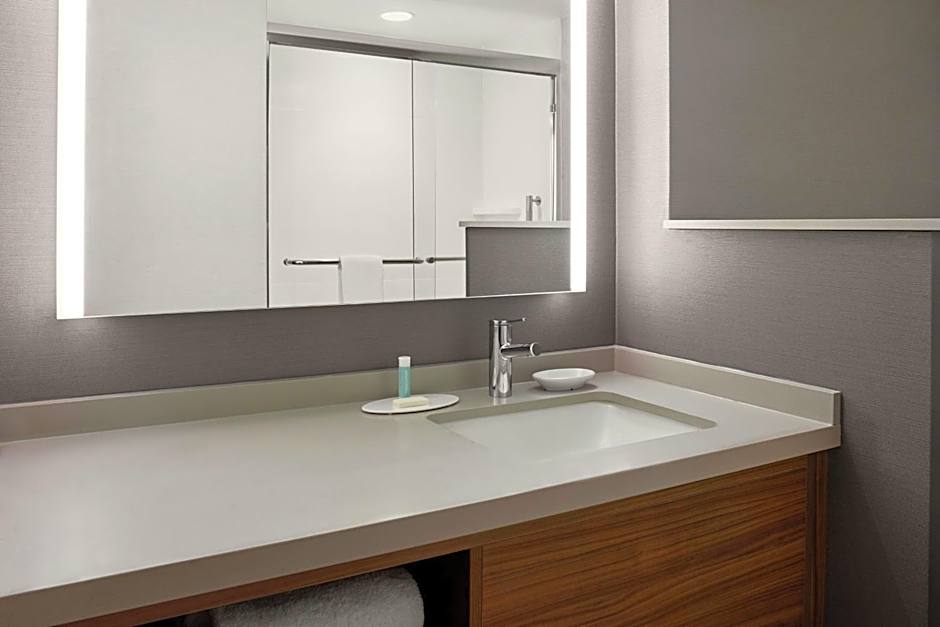 Courtyard by Marriott Hamilton