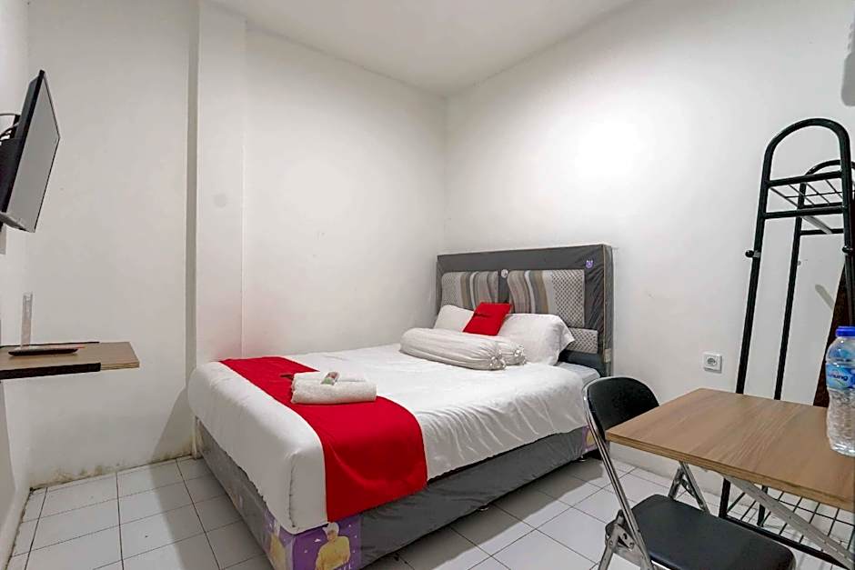 RedDoorz near Alun Alun Kota Serang