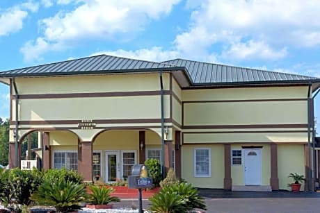 Days Inn by Wyndham Waycross
