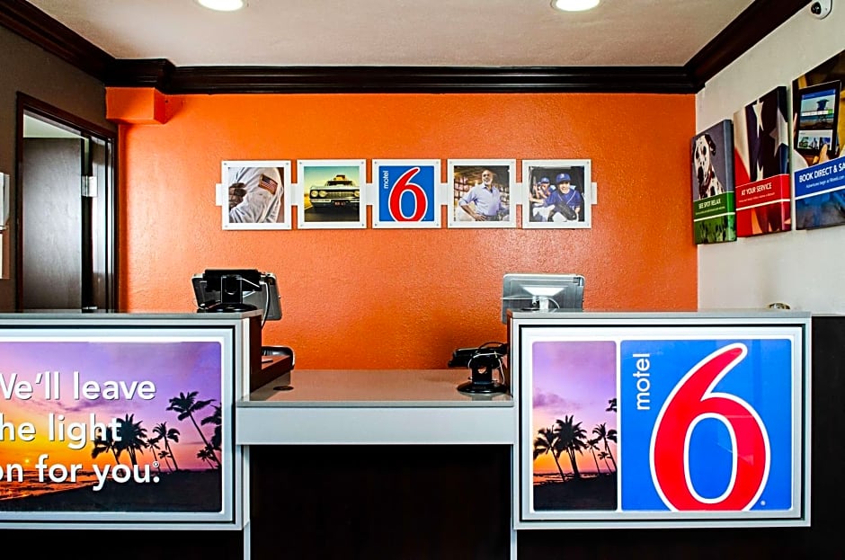 Motel 6-Modesto, CA - Downtown