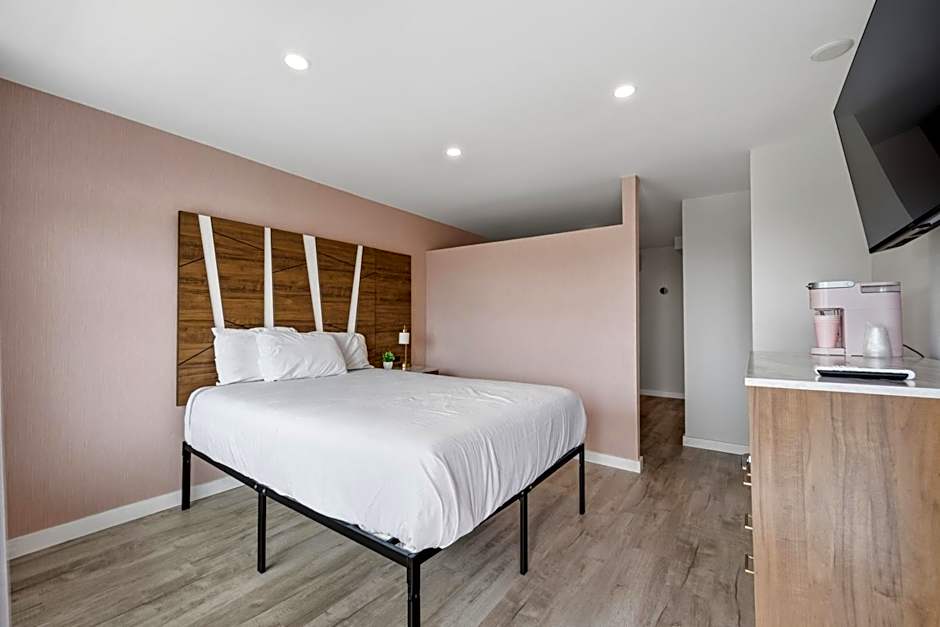 Pink Champagne Boutique Motel