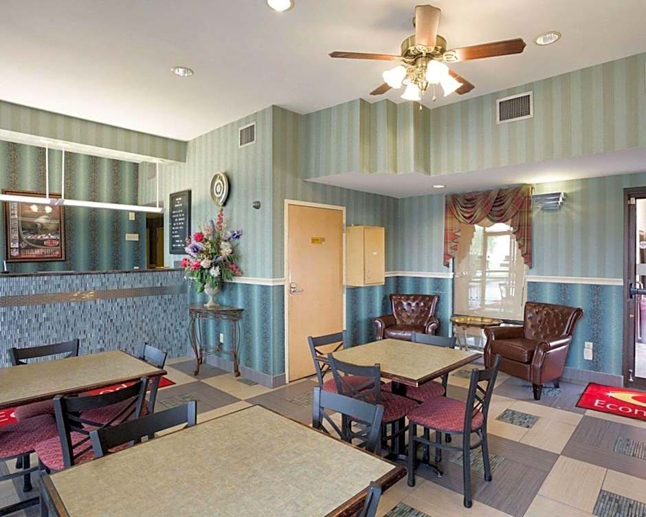 Rodeway Inn & Suites