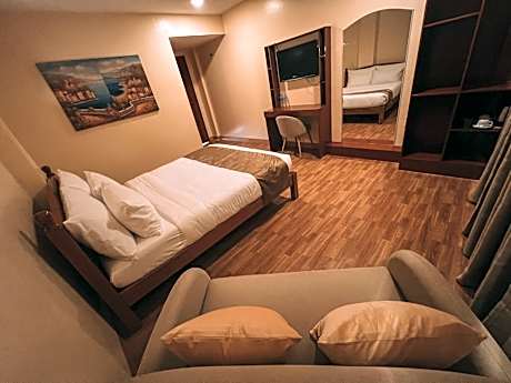 Deluxe Queen Room