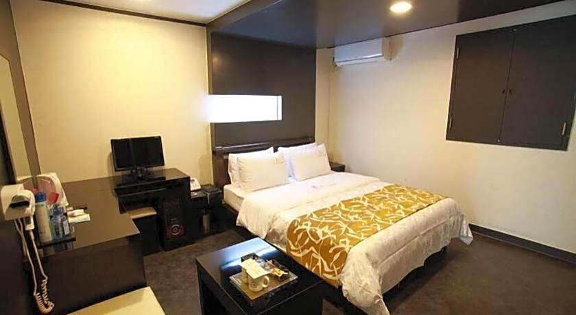 Goodstay Lanuit Hotel