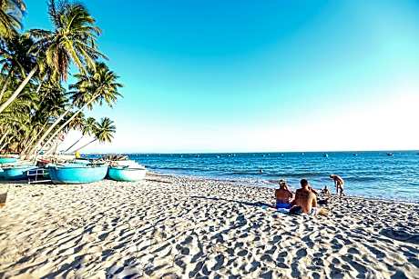 EVA HUT Mui Ne Beach Hostel