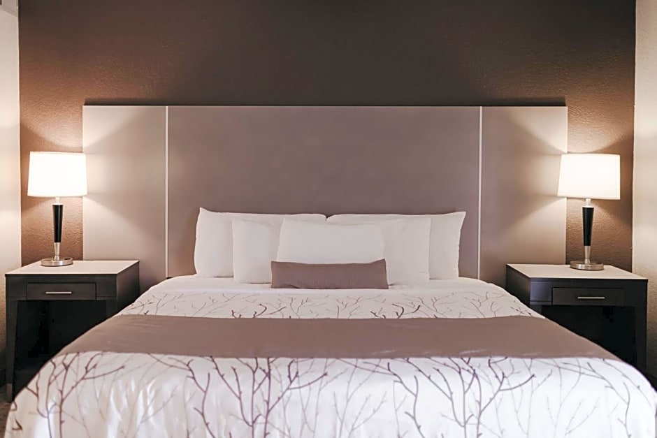 Eastland Suites Hotel & Conference Center