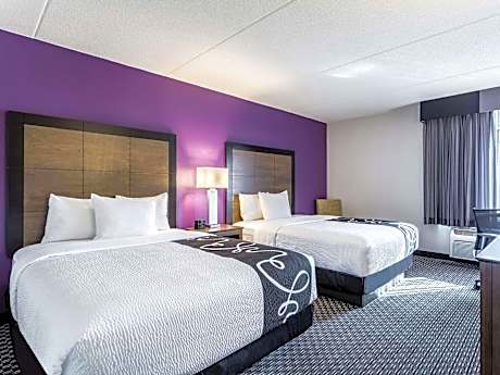 Deluxe Queen Room with Two Queen Beds - Non-Smoking