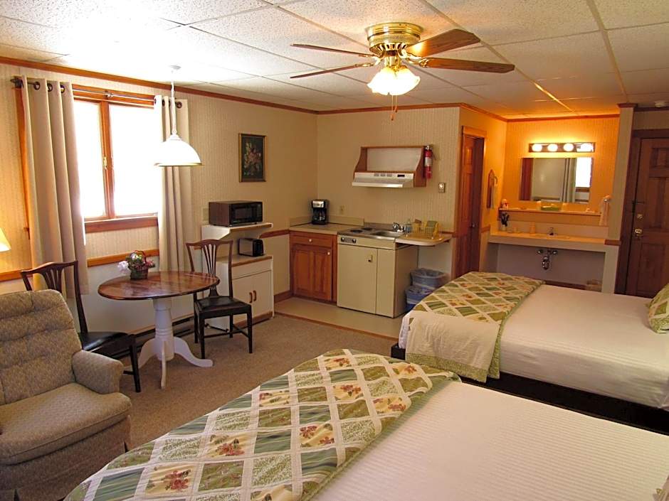 Photo 1 of 4 of Deluxe 1 Queen Bed