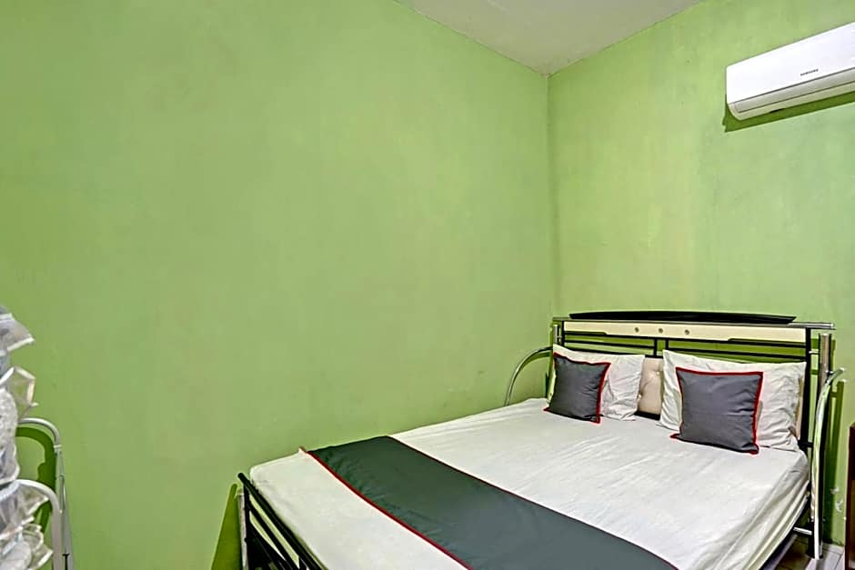 Collection O 92897 Hotel Intan Near Kantor Syahbandar Bawean