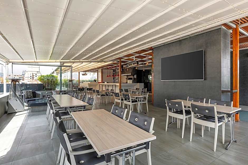 Hotel Bluedoors 100 Luxury Suites by Preferred