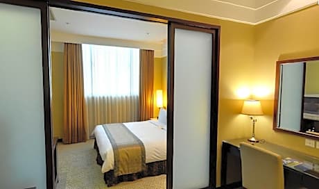 Executive Queen Suite