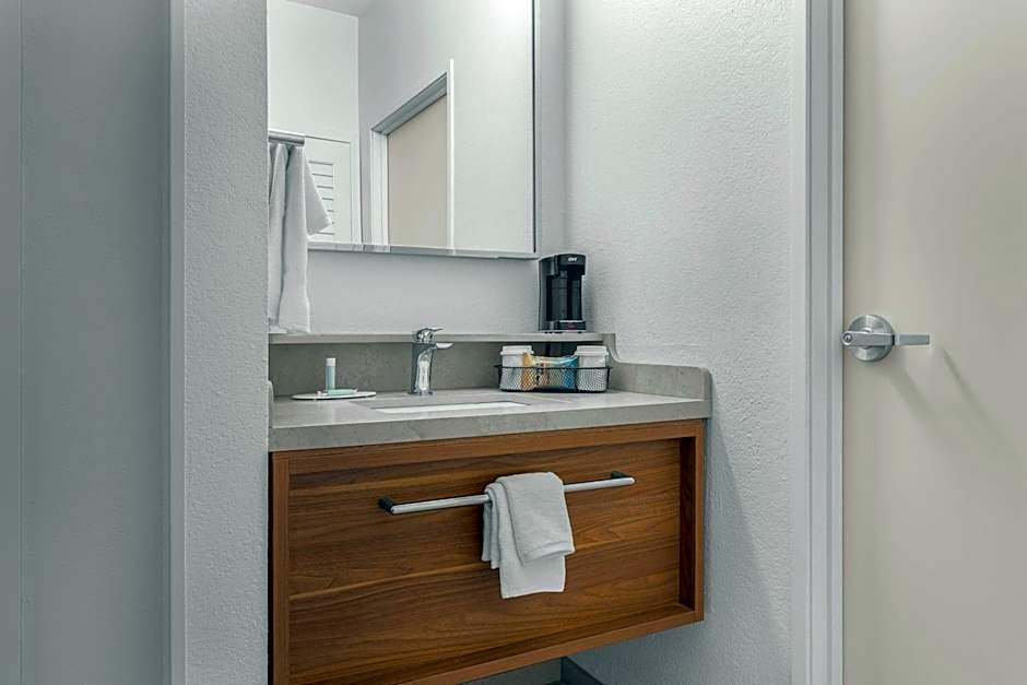 Courtyard by Marriott Louisville Airport