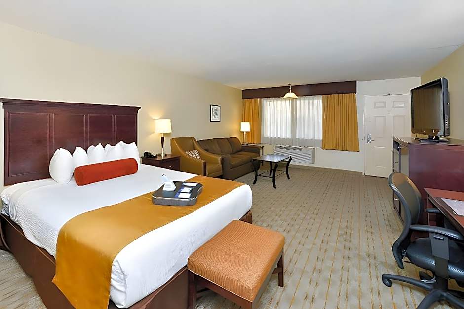 Best Western Plus Frontier Motel