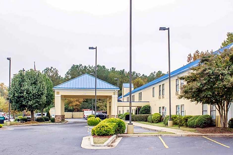 Econo Lodge Raleigh near Walnut Creek Amphitheatre