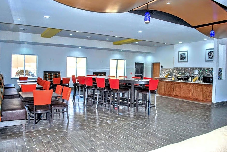 Days Inn & Suites by Wyndham Lubbock Medical Center