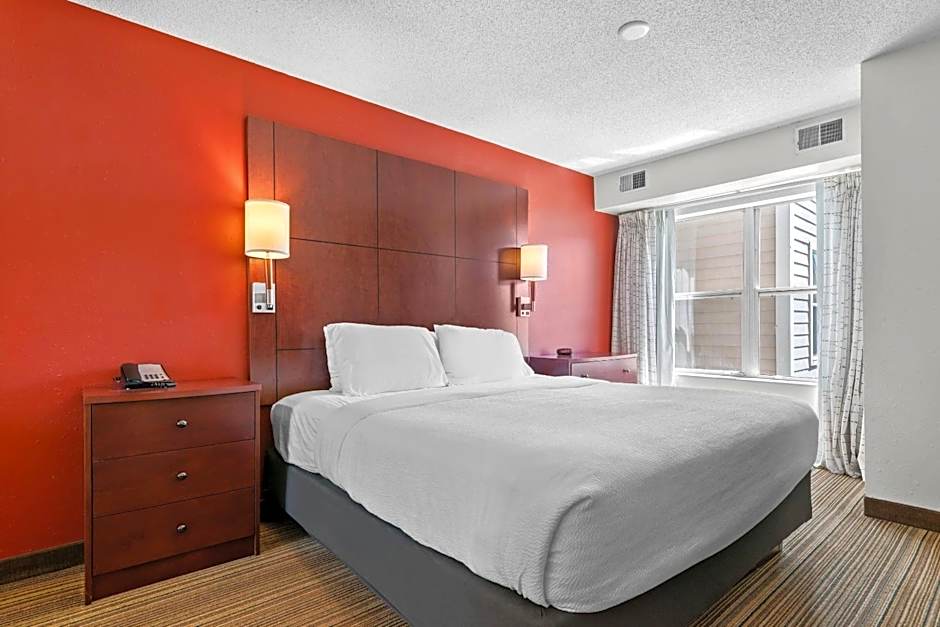 MainStay Suites Appleton Airport - Fox River Mall Area