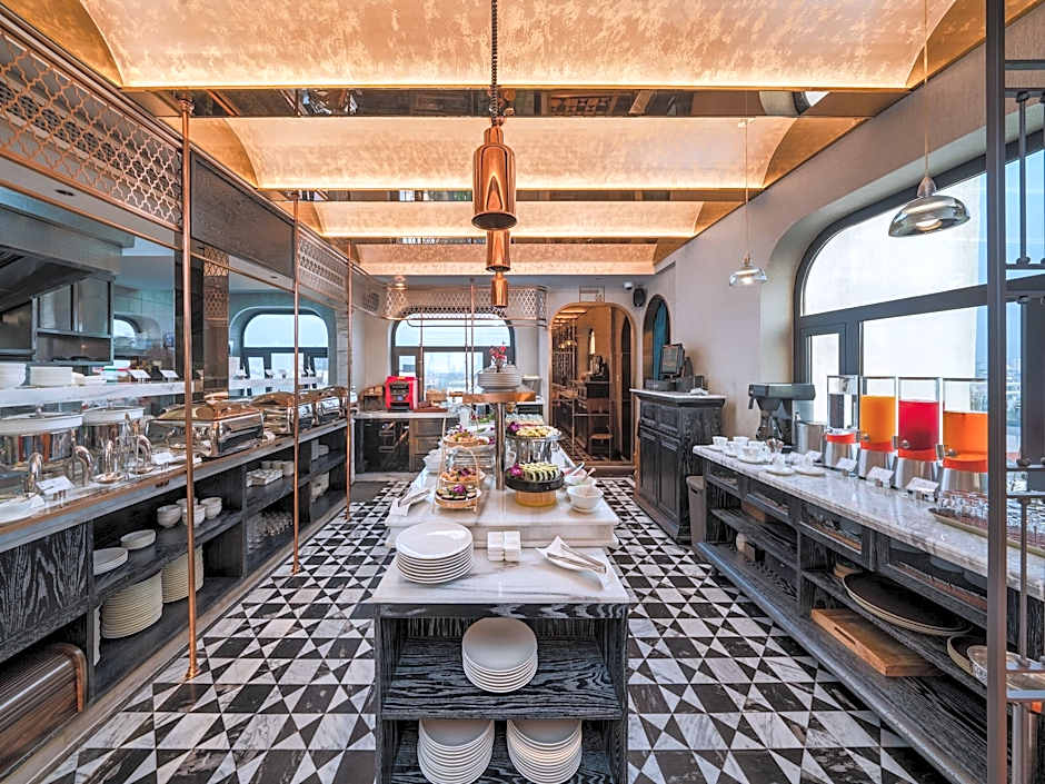 Peridot Gallery Classic Hotel