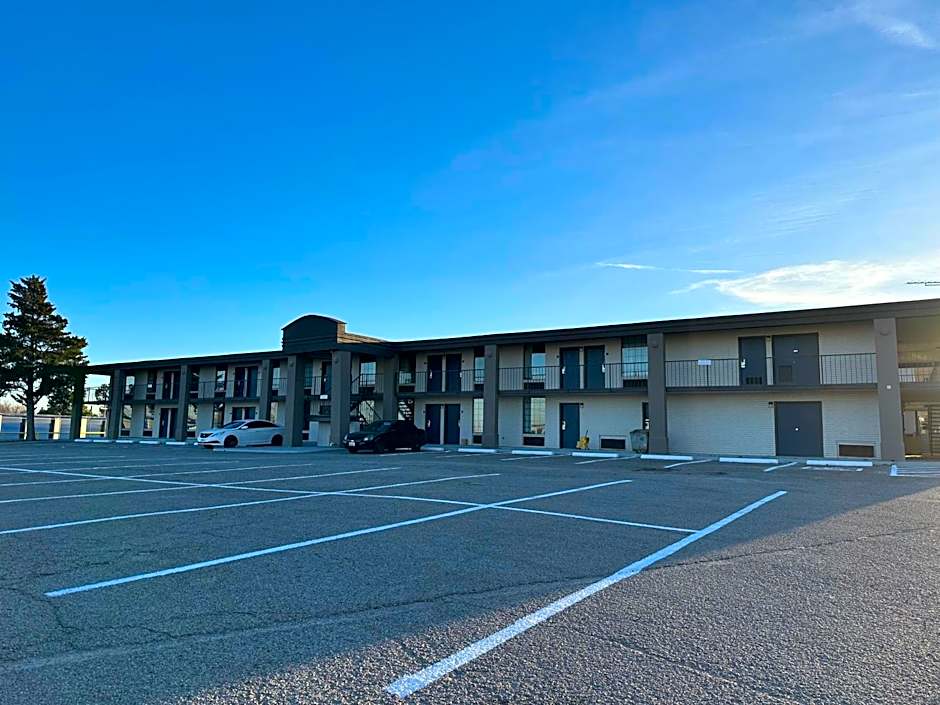 Motel 6 Chickasha, OK