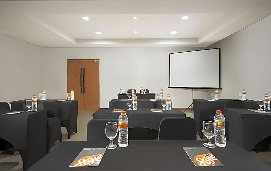 Yellow Star Gejayan Hotel